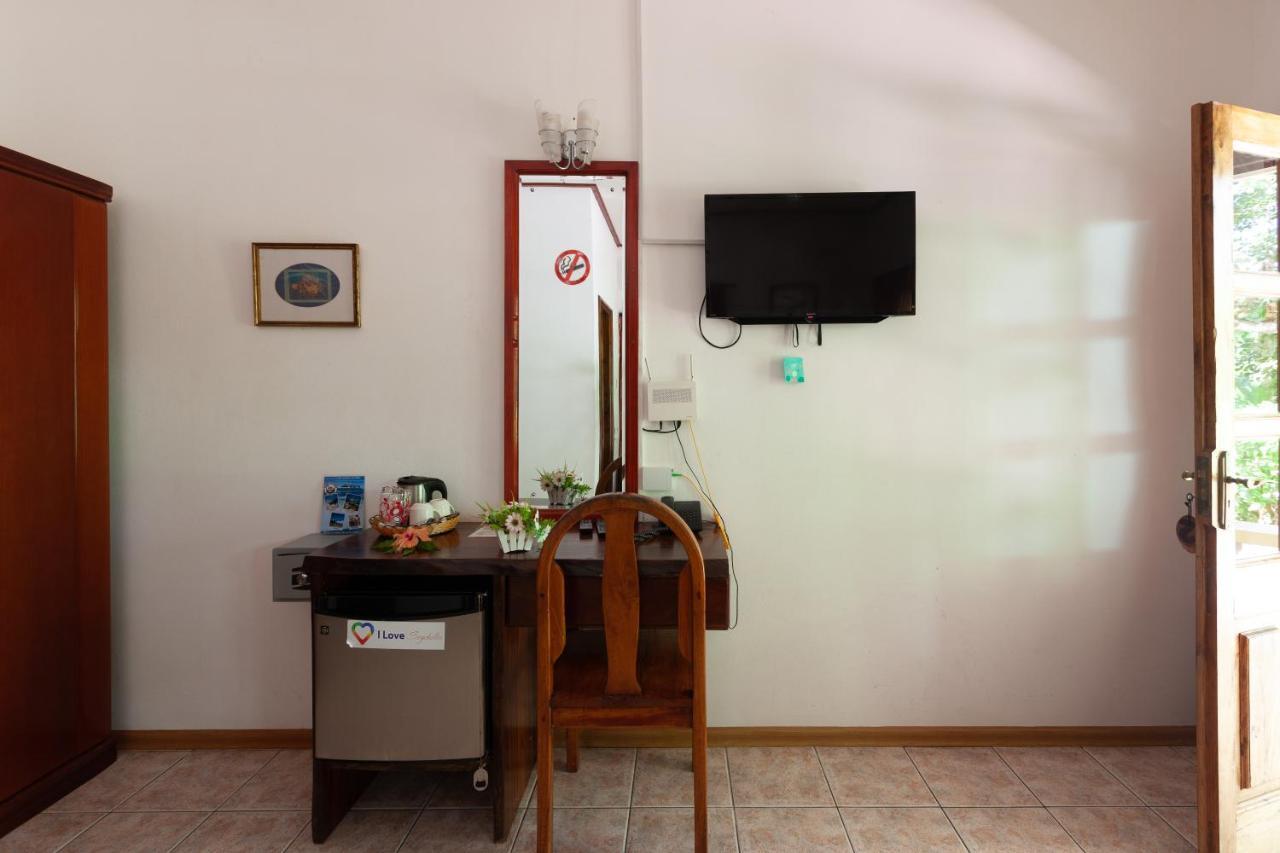Kot Babi Hotell La Digue Exteriör bild